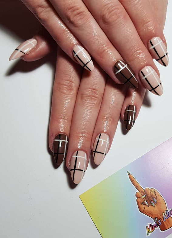 Cute plaid nail designs for autumn 2021 : Chic Tartan Nails