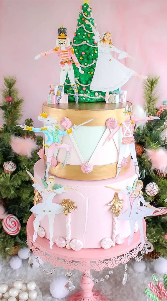 20 Jaw Dropping Winter Cakes : Nutcracker Cakes