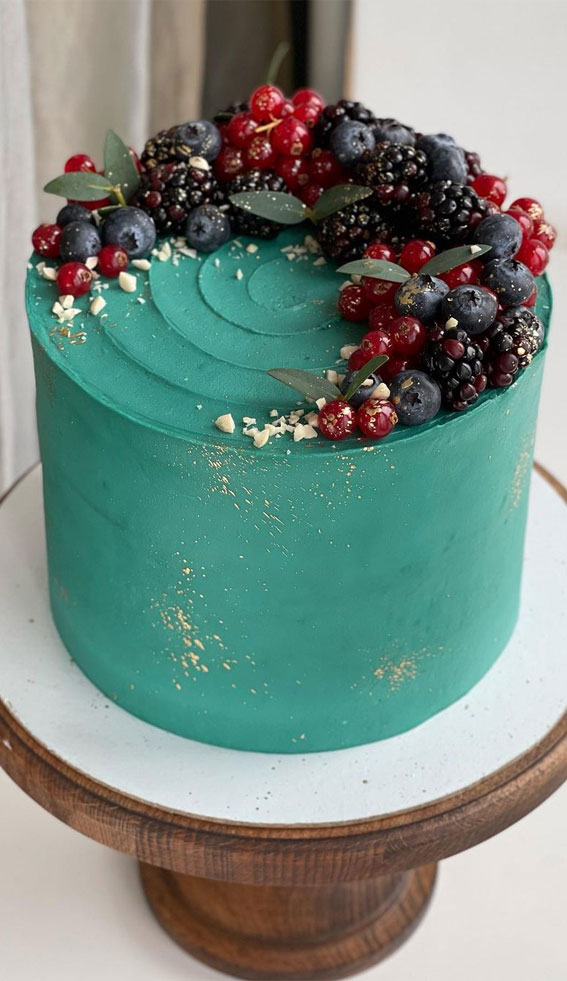 20 Jaw Dropping Winter Cakes : Green Simple Winter Cake