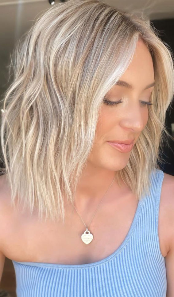 36 Chic Winter Hair Colour Ideas & Styles For 2021 : Platinum & Honey Blonde Lob Hairstyle