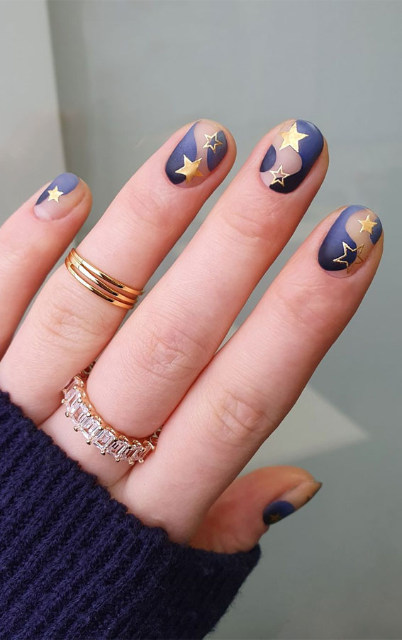 27 Charming Winter Nail Designs : Gold Star Blue Nails