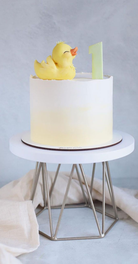 simple baby first birthday cake, ombre yellow birthday cake
