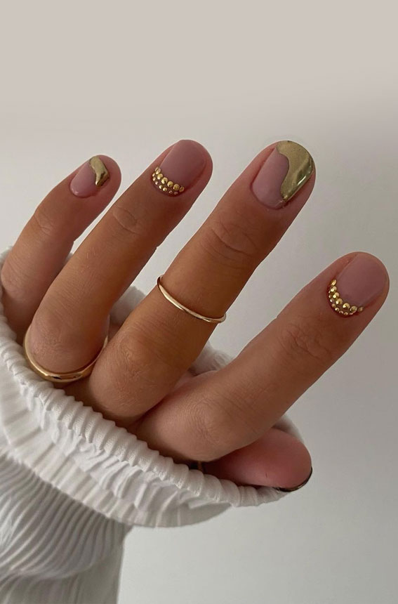 40 Modern French Style Nails To be Wearing in 2022 : Abstract Golden Tip