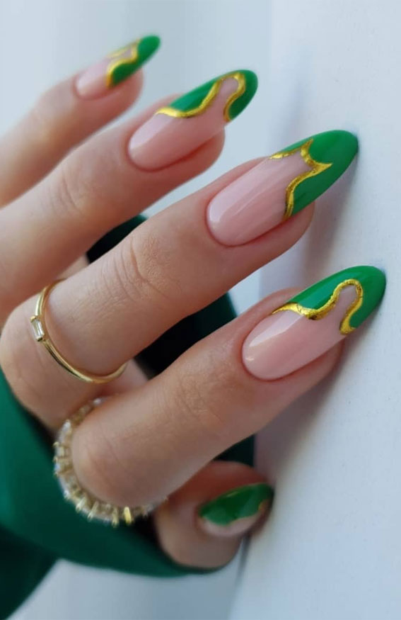 abstract green and gold tips, gold and green french tips, spring nails 2022, 2022 nail trends, acrylic nails 2022, french nail designs pictures, gel nails 2022, spring 2022 nail trends, french nails 2022, modern french manicure, french nail designs with color, colored French tip nails 2022