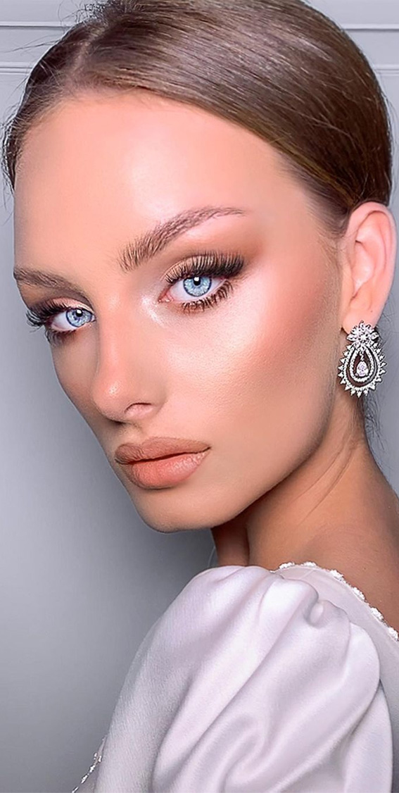 40 Best Wedding Makeup Ideas for 2022 : Nude Makeup for Blue Eyes