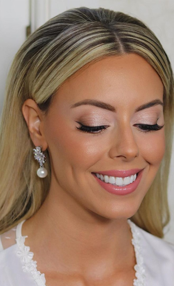 40 Best Wedding Makeup Ideas for 2022 : Shimmery Pearl Eyeshadow