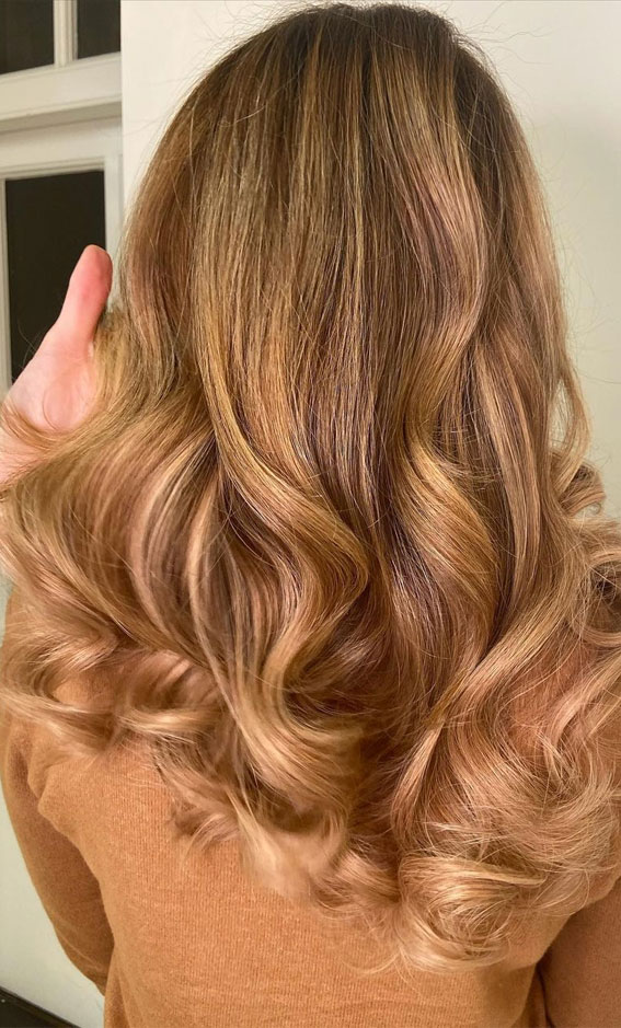 30+ Honey Blonde Hair Color Ideas : Golden Honey and bouncy curls