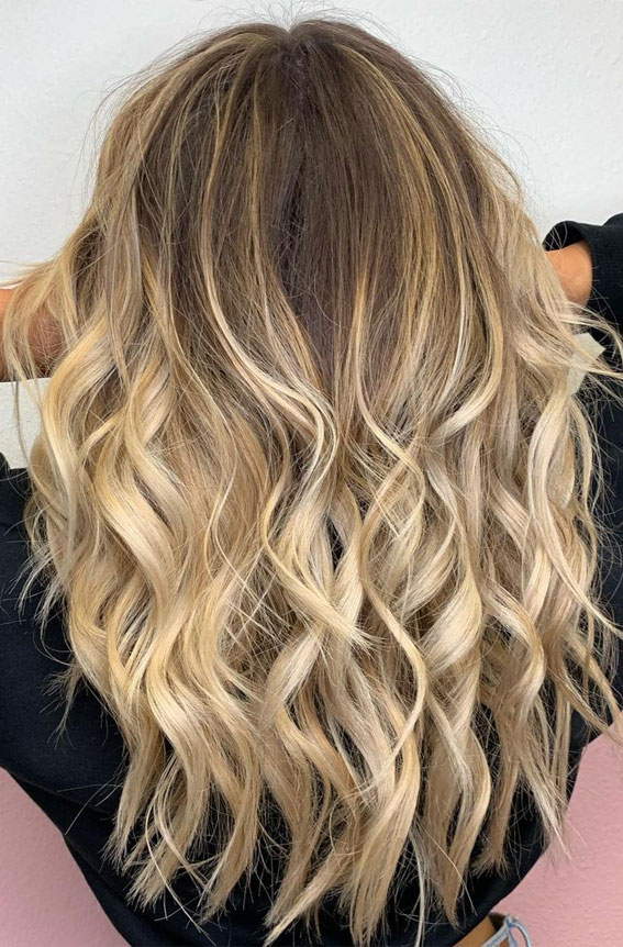 30+ Honey Blonde Hair Color Ideas : Bright Blonde Brown Roots