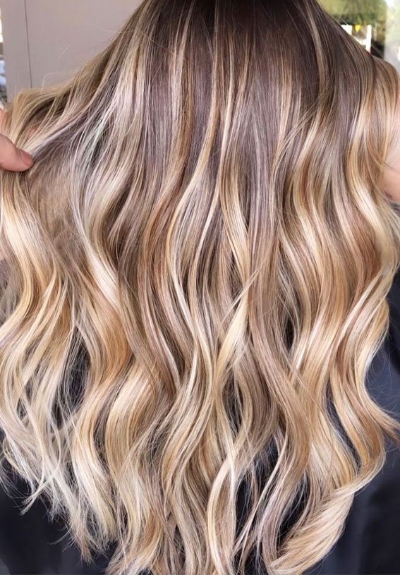 30+ Honey Blonde Hair Color Ideas : Multi-Toned hair color