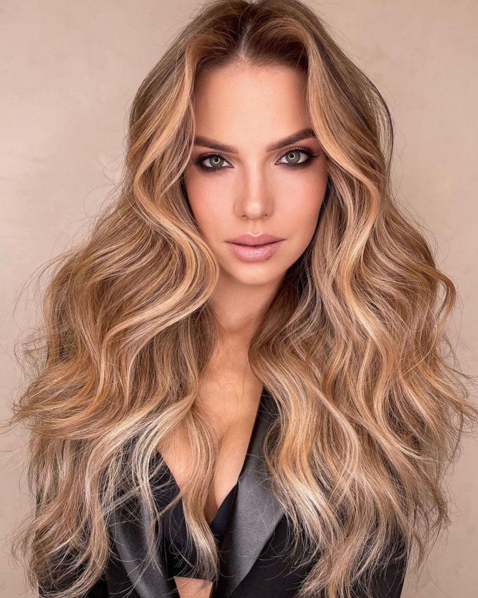 strawberry bronde, brown blonde hair color, hair color ideas 2022