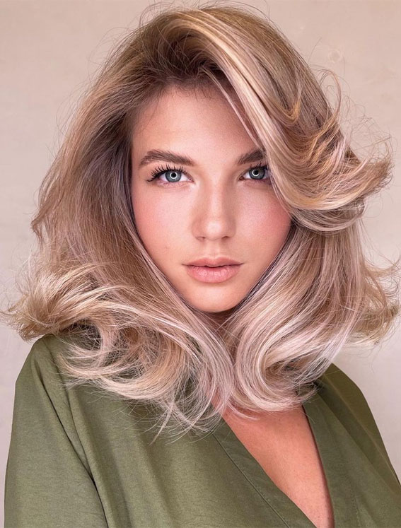 40 Hair Colour Ideas That You Should Try in 2022 : Multi-Tonal Blonde Balayage ombre