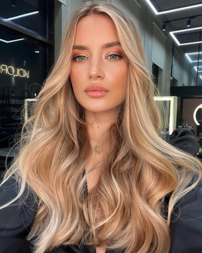 golden honey wheat balayage, golden blonde balayage, blonde balayage, hair color ideas 2022