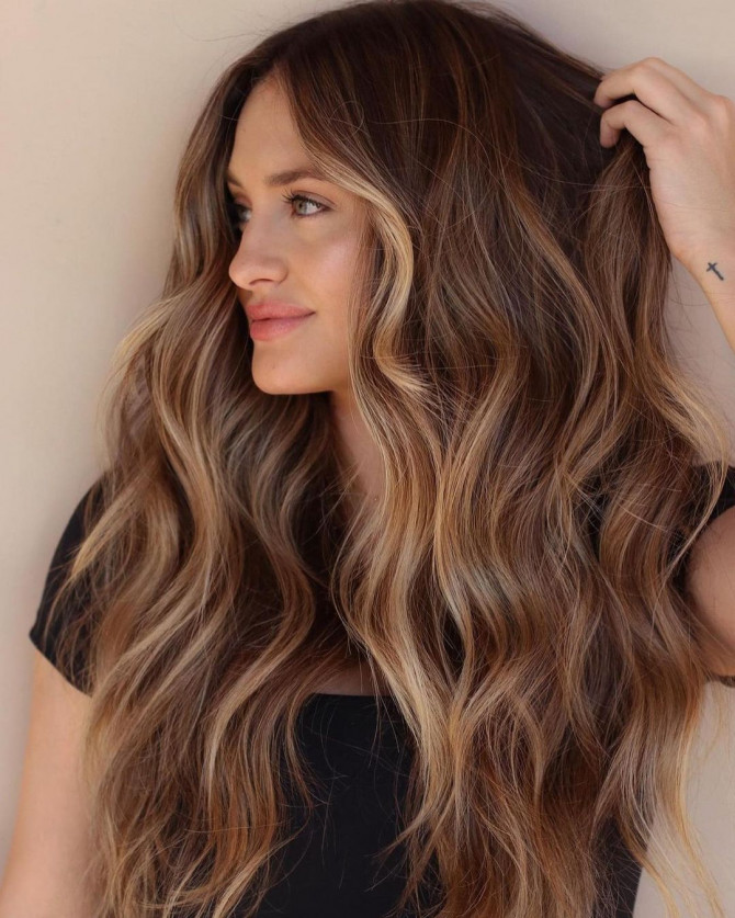 40 Hair Colour Ideas That You Should Try in 2022 : Roasted Pecan with Waves