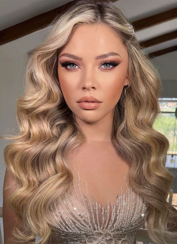 40 Hair Colour Ideas That You Should Try in 2022 : Champagne Silk Blonde with Waves