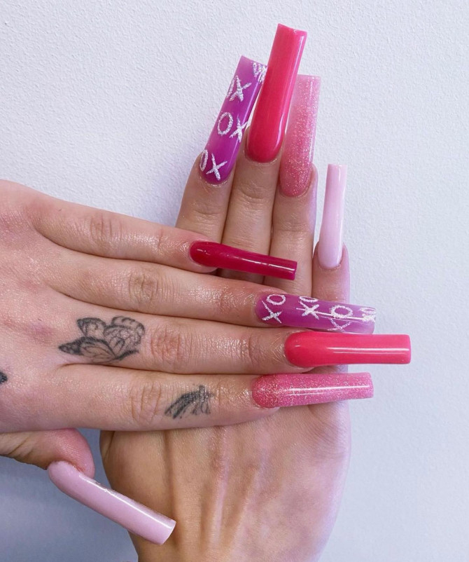 The 35 Cute Valentine’s Day Nails : XOXO Acrylic Pink Nails