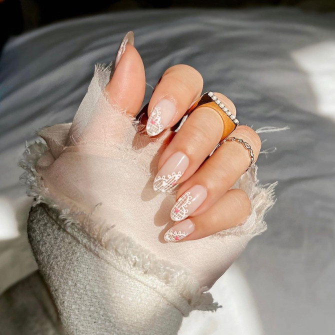 The 35 Cute Valentine’s Day Nails : White Lace Side French Nails