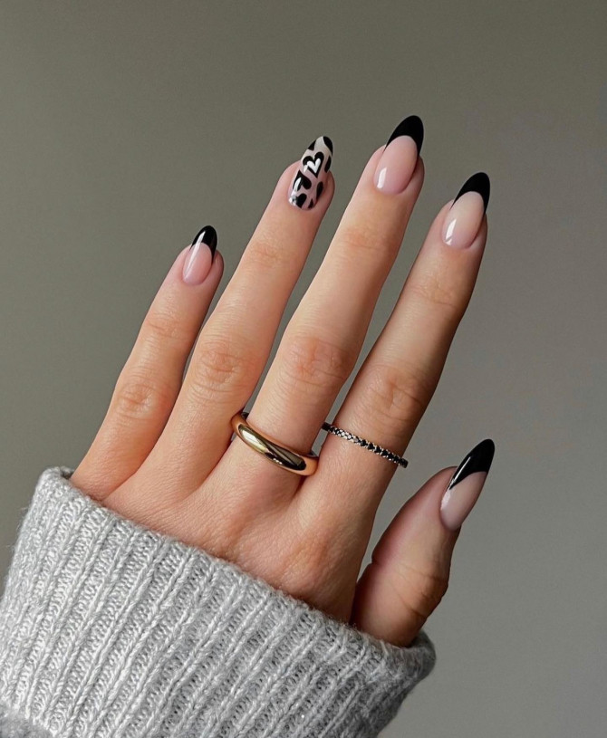 The 35 Cute Valentine’s Day Nails : Black French Tips + Heart Nails