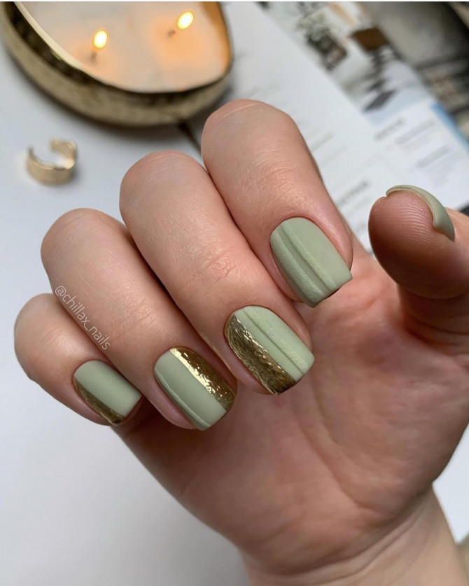 textured gold nails, matte green nails, short nail art designs