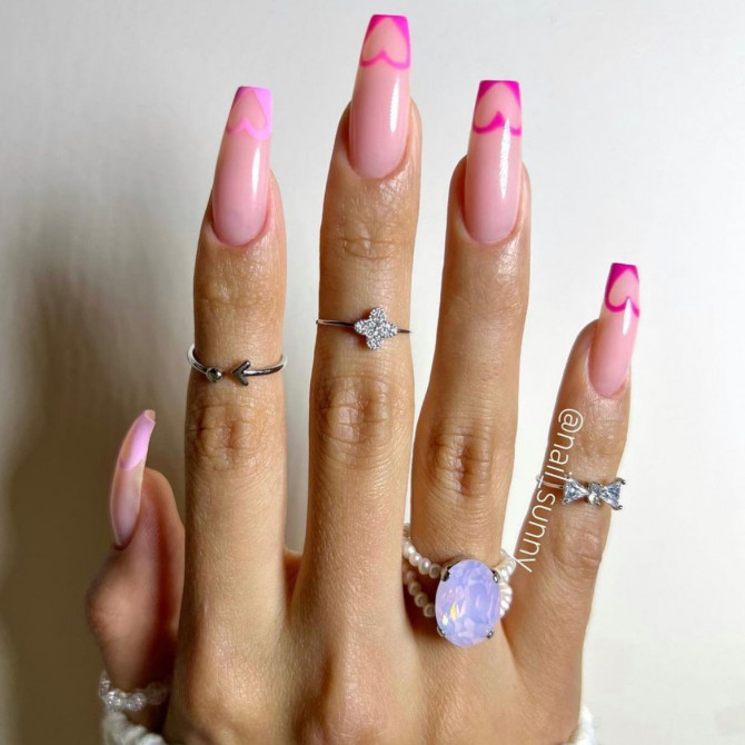 42 Insanely Cute Valentine’s Day Nails : Pink Outline Heart Nails