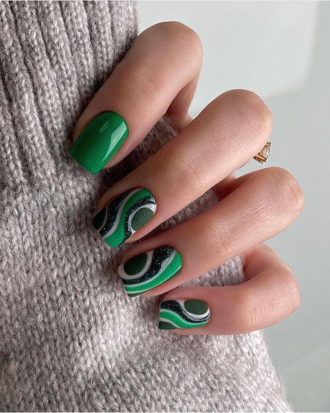41 Best Spring Nails For 2022 : Black and Green Swirl Nails
