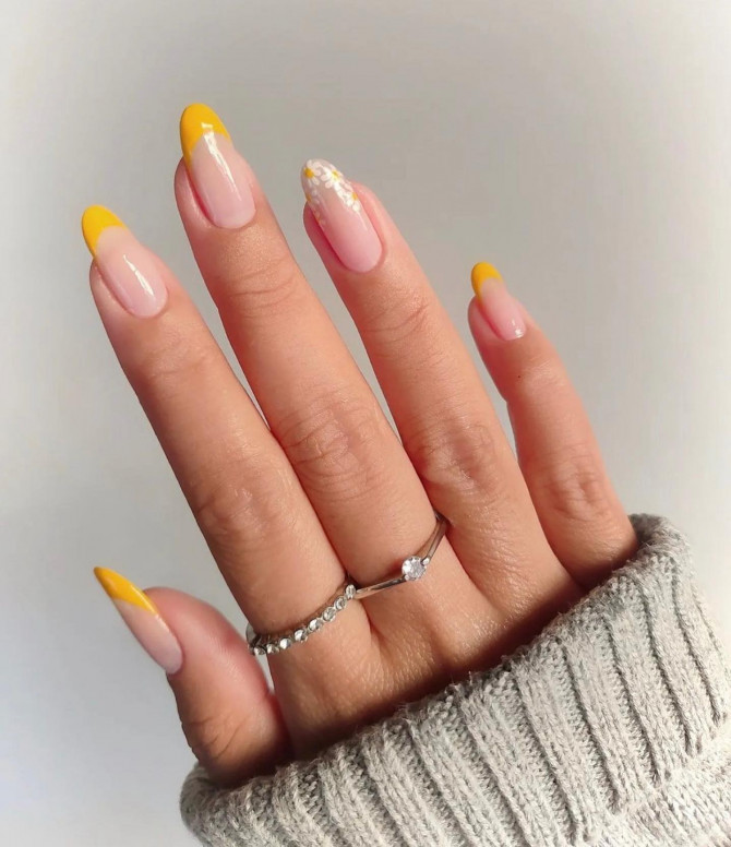 41 Best Spring Nails For 2022 : Daisy & Yellow French Tips