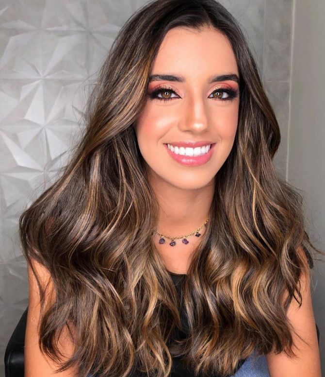40 Hair Colour Ideas That You Should Try in 2022 : Warm Blonde Balayage on Dark Hair