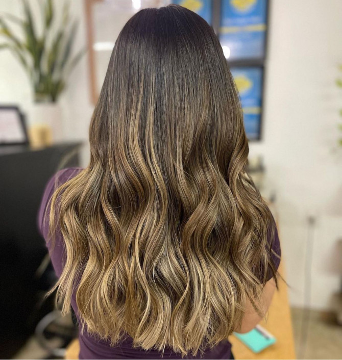 40 Hair Colour Ideas That You Should Try in 2022 : Honey Blonde Balayage Ombre