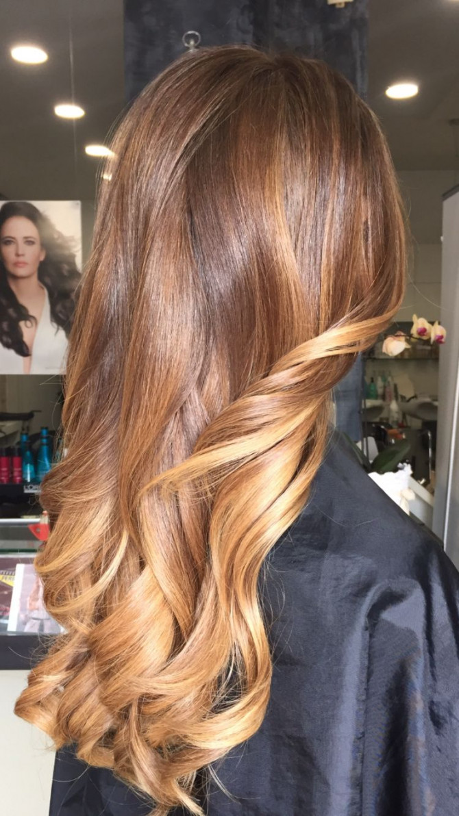 40 Hair Colour Ideas That You Should Try in 2022 : Golden Honey Brown