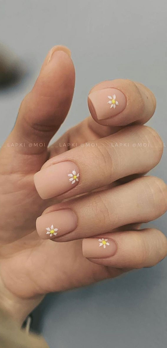 45 Trendy Spring Nails That'll See Everywhere : Single Daisy on Each ...