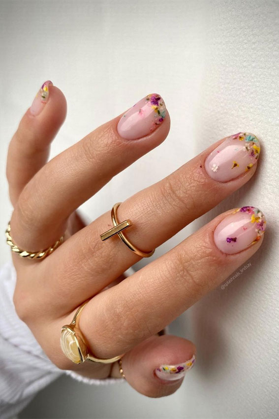 45 Trendy Spring Nails That’ll See Everywhere : Pressed Floral Short Nails