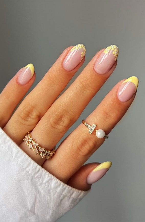 45 Trendy Spring Nails That’ll See Everywhere : Yellow & Flower French Tips
