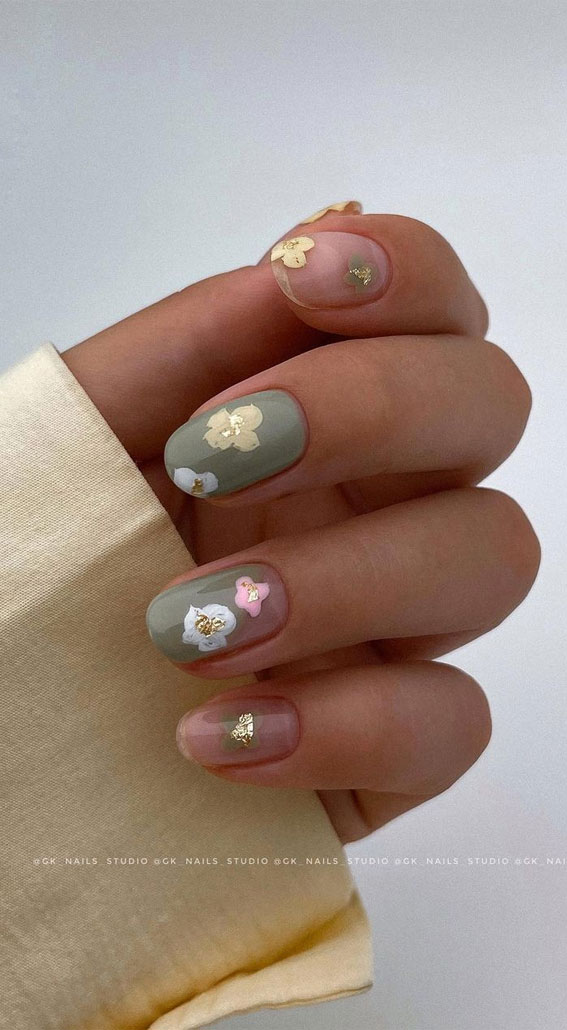 45 Trendy Spring Nails That’ll See Everywhere : Abstract Flower Green & Nude Nails