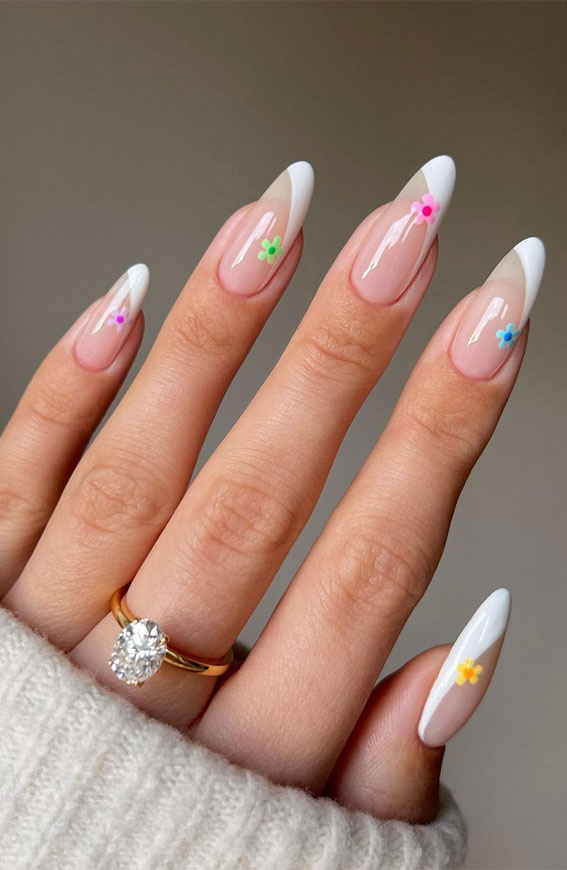 45 Trendy Spring Nails That’ll See Everywhere : White Side French Tips with Daisies