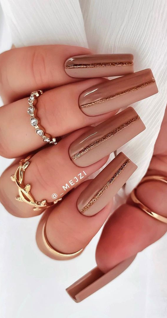 50 Trendy Summer Nail Colours & Designs : Oatmeal Colour Nails with Gold Accents