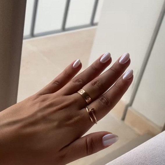 27 Glazed Donut Nails Trend : Pearl Short Oval Nails
