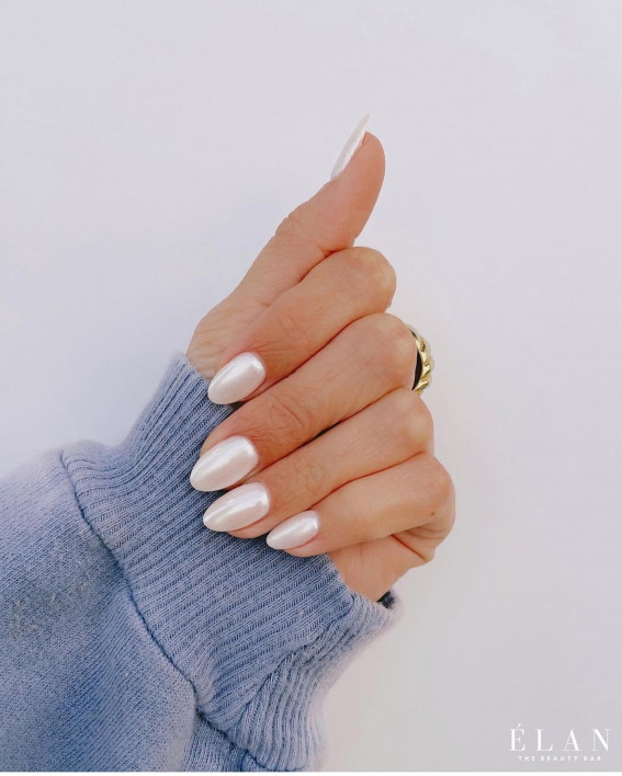 35 Hailey Bieber Pearl Nails : Trendy White Pearl Nails