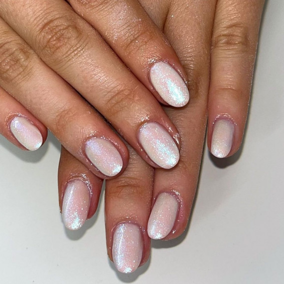 35 Hailey Bieber Pearl Nails : Shimmery Pearl Oval Nails