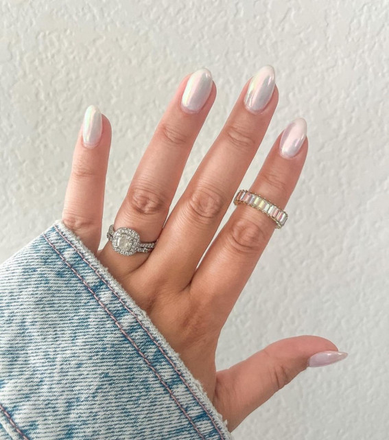 35 Hailey Bieber Pearl Nails : White Pearl Oval Nails