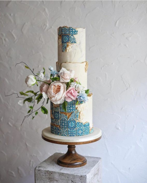 50 Wedding Cake Ideas for 2022 : Lisbon Tile Inspired Cake