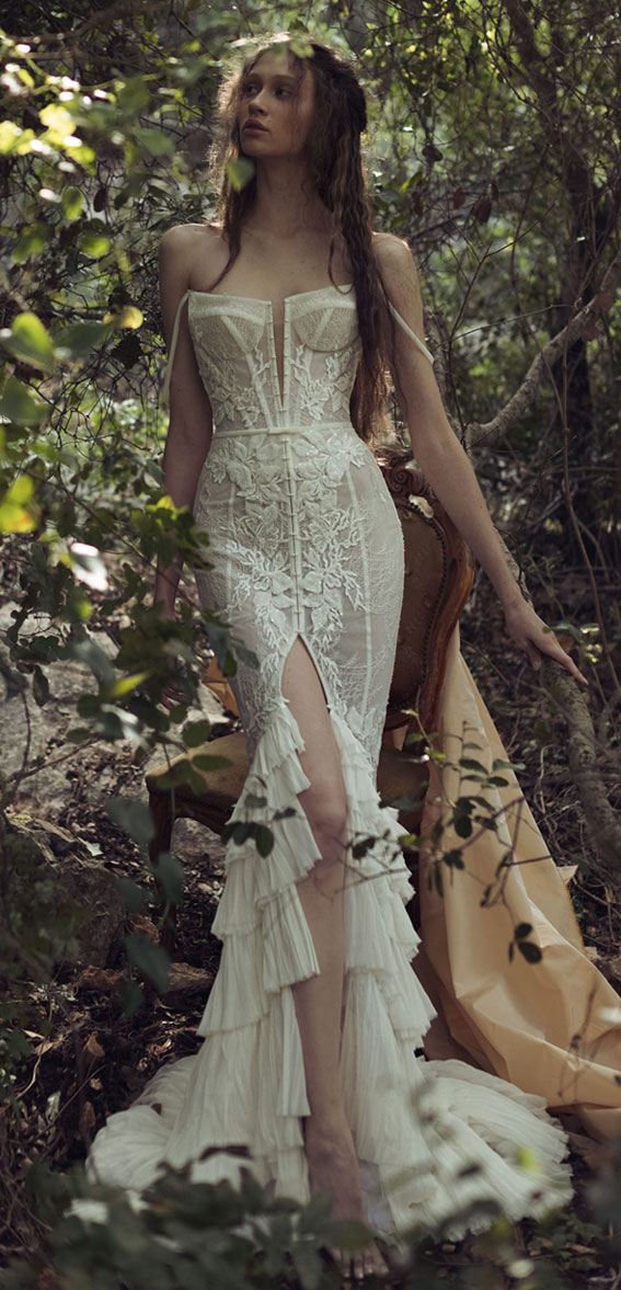 50 Wedding Dresses with Breathtaking Details : A modified mermaid dress