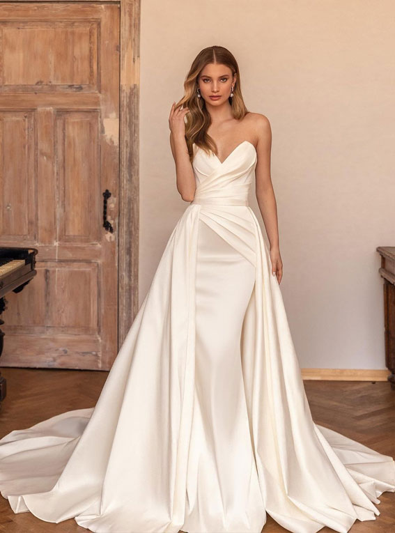 50 Gorgeous Wedding Dresses for 2022 : Fit & Flare + Over Skirt