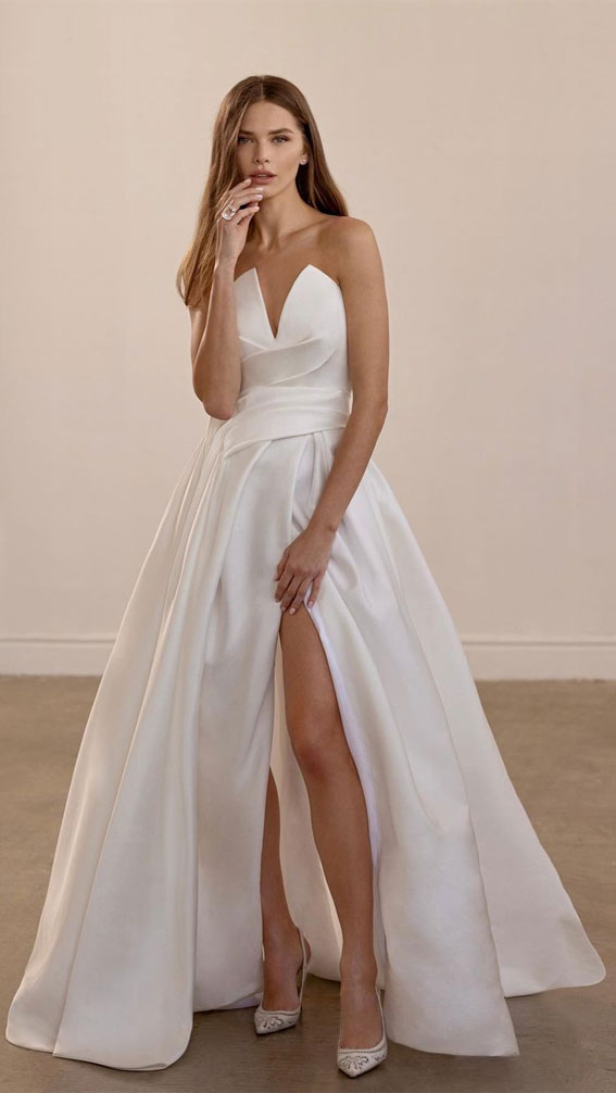 50 Gorgeous Wedding Dresses for 2022 : Strapless Elegant Wedding Dress