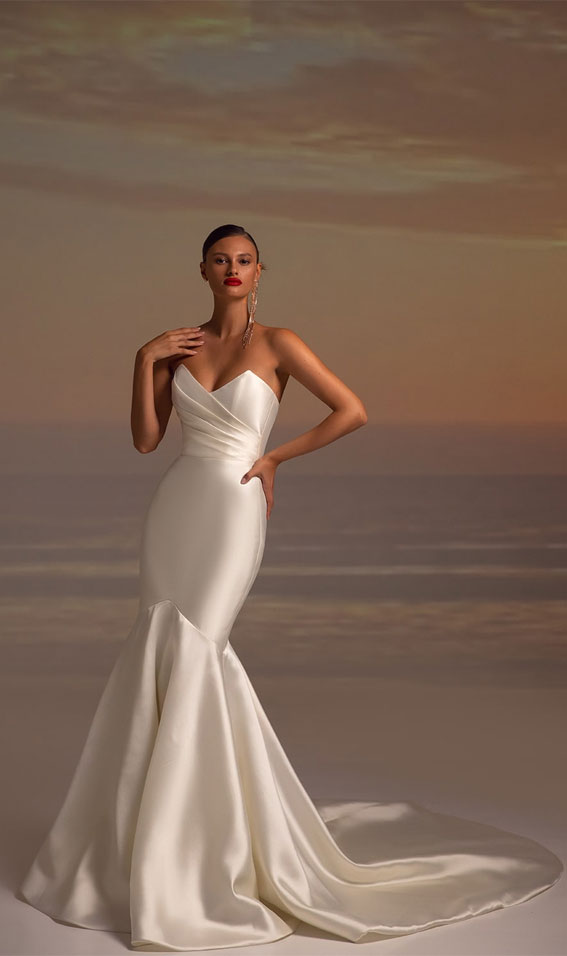 50 Gorgeous Wedding Dresses for 2022 : Chic wedding dress