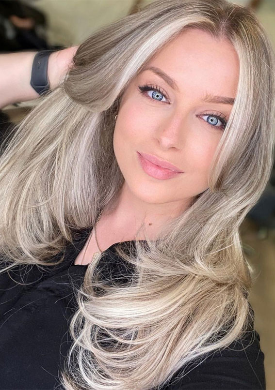 49 Autumn 2022 Hair Colour Trends : Icy Blonde Balayage + Layered Cut