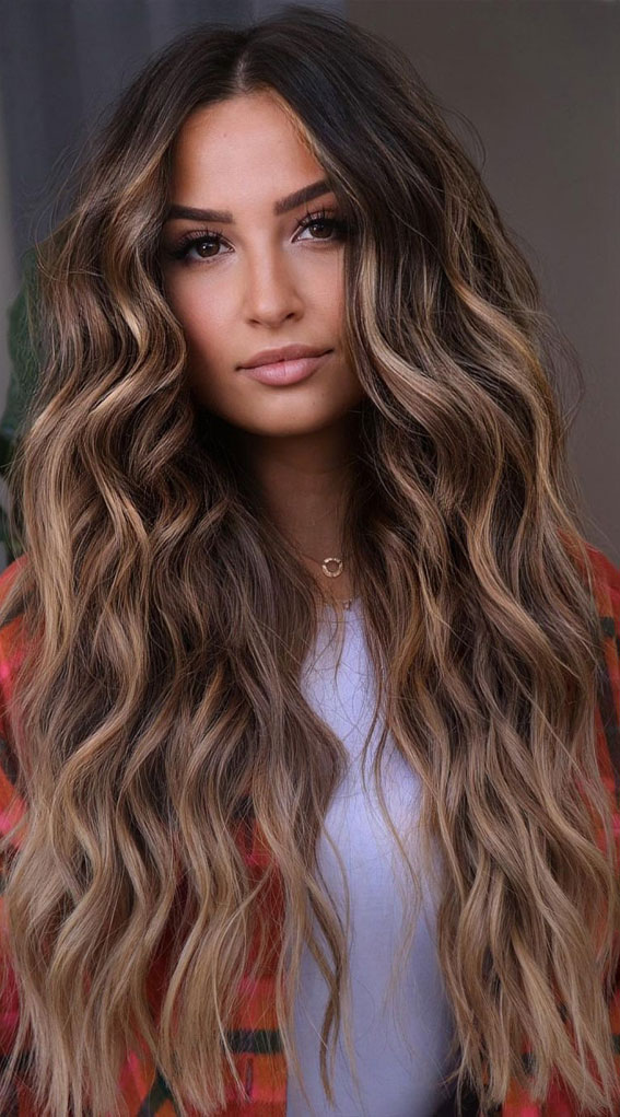 49 Autumn 2022 Hair Colour Trends : Coconut Toasted Balayage Mermaid Waves
