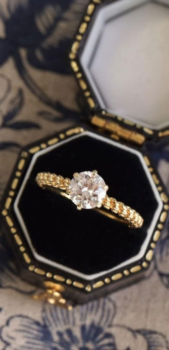 50 Stunning Engagement Rings in 2022 : Round Cut Solitaire Rope Band