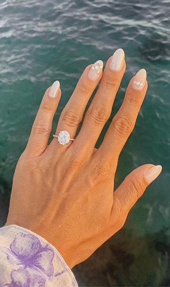 50 Stunning Engagement Rings in 2022 : Round Solitaire Stunning Diamond