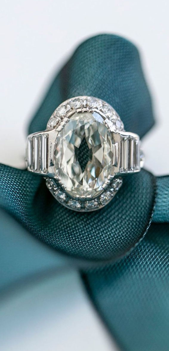 50 Stunning Engagement Rings in 2022 : Vintage 3.01ct Oval