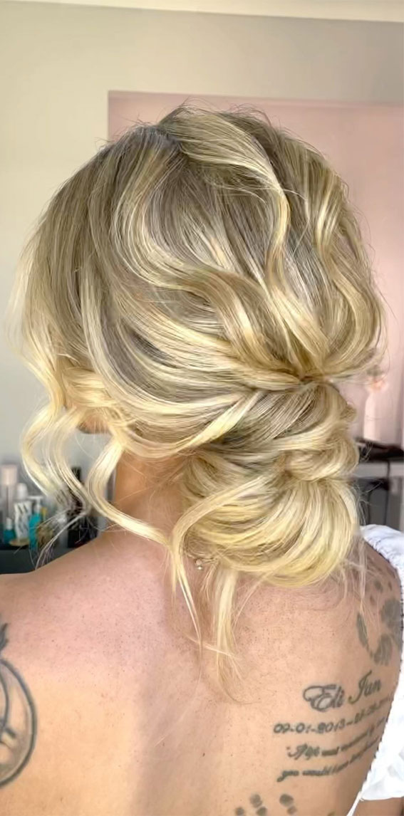57 Different Wedding Hairstyles For Any Length : Soft, effortless vibes