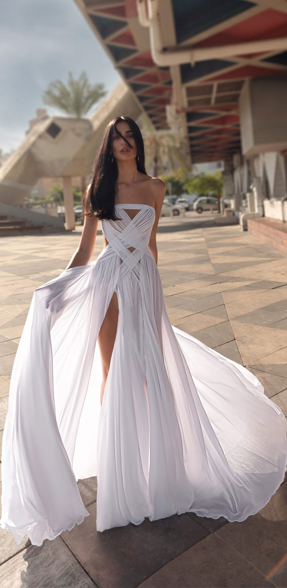 50 Breathtaking Wedding Dresses in 2022 : Modern Tull Skirt Wedding Dress